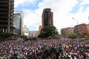 La foto, tomada el 23 de enero en el acto de Juan Guaidó en Caracas, muestra la multitud que lo acompañó en su acto de autoproclamación