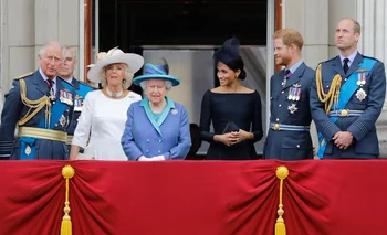 Markle junto a los miembros de la Familia real británica