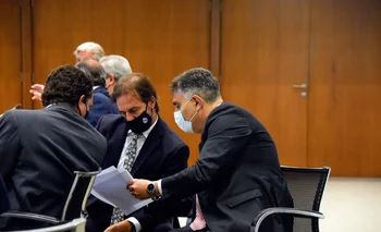 Foto de archivo. Luis Lacalle Pou se reúne en un Consejo de Ministros y se muestra junto a otras autoridades de gobierno, en la Torre Ejecutiva