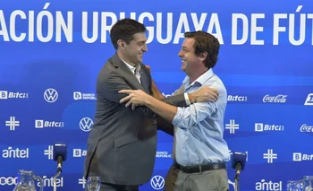 Diego Alonso e Ignacio Alonso cuando el DT fue nombrado para la celeste