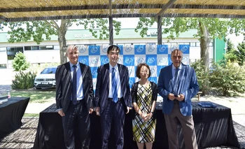 El presidente del LATU, Ruperto Long, el embajador de Japón en Uruguay, Hideki Asari, la representante residente de JICA, Mika Yamamoto, y el director del LATU, Gabriel Murara.