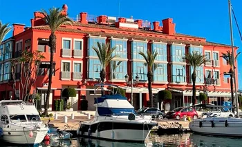 El MIM Sotogrande Club Marítimo se encuentra en Cádiz sobre el mar Mediterráneo