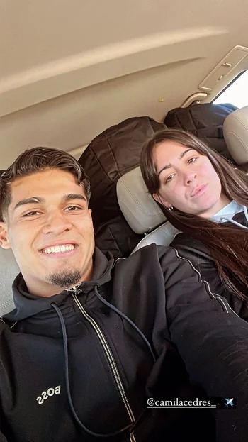 Matías Arezo y Camila Cedrés rumbo al aeropuerto