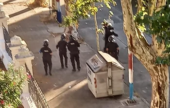 La Policía tuvo incidentes con hinchas de Nacional frente a la sede tricolor antes del clásico