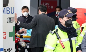 Los primeros informes médicos señalan que Lee Jae-myung está fuera de peligro.