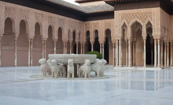 Patio de los Leones de la Alhambra con su nueva imagen.