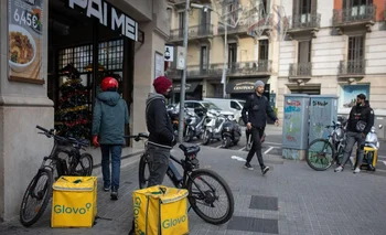 Repartidors de Glovo en un carrer de Barcelona