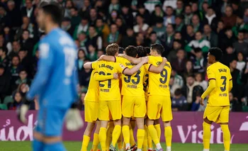 Los jugadores del FC Barcelona celebran el segundo gol de su equipo durante el encuentro correspondiente a la jornada 21 de la Liga EA Sports.