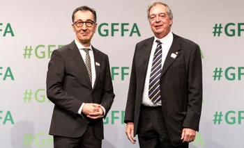 El ministro de Agricultura de Alemania, Cem Özdemir, junto a Fernando Mattos.