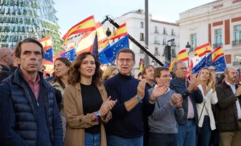 Núñez Feijóo y Díaz Ayuso, otra vez al frente de la protesta contra la amnistía.