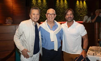 Palito Ortega y Luis Lacalle Pou con Sergio Puglia en su cumpleaños