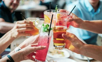 El concurso "¡Sake Viva!" convoca a personas que tienen entre 20 y 39 años a idear estrategias de negocios para revitalizar la industria del alcohol 