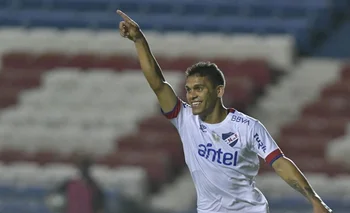 Ocampo celebra su gol ante Fénix