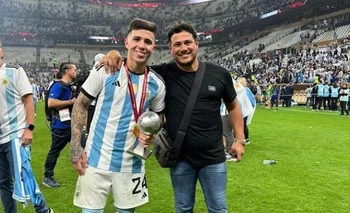 Pérez con Fernández tras ganar la Copa del Mundo