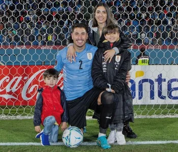 Josema con su familia cuando Uruguay clasificó al Mundial Qatar 2022