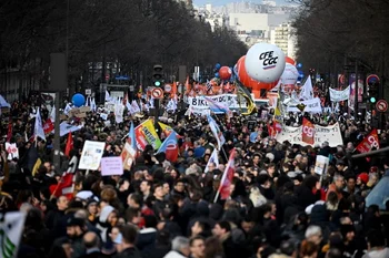 Dos de cada tres franceses, según los sondeos, se opone a la reforma propuesta por Emmanuel Macron