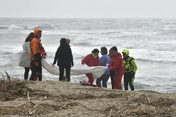Naufragio en Calabria: 40 migrantes muertos 