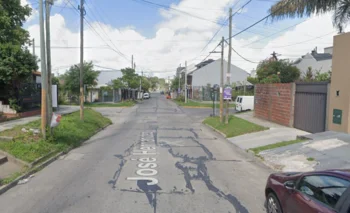 La esquina de Lavalle y la avenida José Hernández, en la localidad de Quilmes, donde un policía baleó a un motochorro