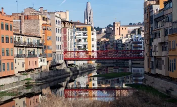 Vista del río Onyar a su paso por Girona, a 2 de febrero de 2024, en Girona, Catalunya (España).