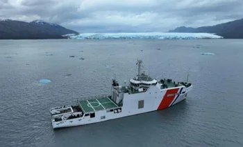 El buque ARC Simón Bolívar de la Armada colombiana investiga la contaminación en aguas de la Antártida.