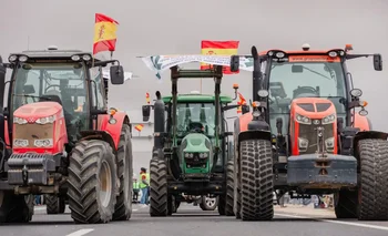 Tractores concentrados en la autovía A-4 en el kilómetro 121 a la altura de Madridejos (Toledo)