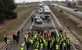 Los agricultores avanzan por las carreteras para llegar a Madrid en el fin de semana.