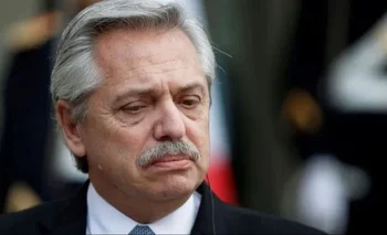 Imputan al ex presidente Fernández por un escándalo en contrataciones de seguros