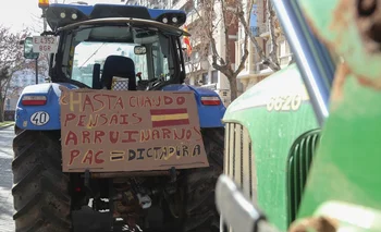 Más de 200 tractores aparcan en la zona centro de Zamora este jueves, tercer día consecutivo de tractorada, para visibilizar el hartazgo del sector y reivindicar límites para los acuerdos del libre comercio con terceros países. 
