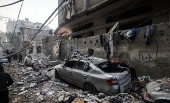 El ejército israelí bombardeó este sábado la zona de Rafah, donde hay 1,3 millones de palestinos desplazados.