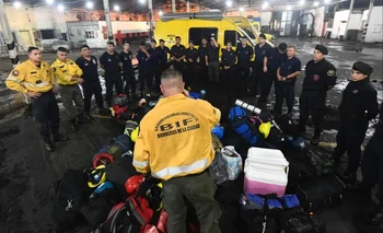 Bomberos porteños se dirigen a Chubut a cooperar con el combate de los incendios forestales
