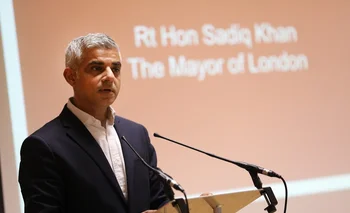 El alcalde de Londres, Sadiq Khan, le pidió al gobierno británico no ignorar el problema que causarán los nuevos controles, “consecuencia directa del Brexit”.
