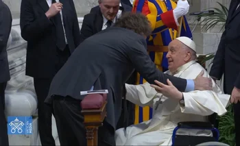El abrazo entre el Papa Francisco y Javier Milei.