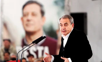 El expresidente del Gobierno, José Luis Rodríguez Zapetero, en un mitin en Ferrol.