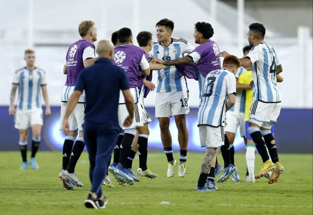 Final del duro partido que Argentina definió faltando 10 minutos con gol de Luciano Gondou
