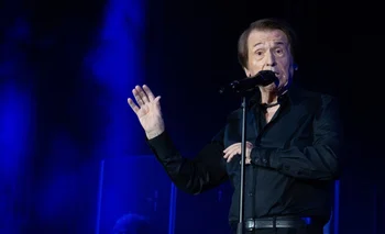 El cantante Raphael durante su actuación en la Maestranza, a 15 de septiembre de 2023, en Sevilla.