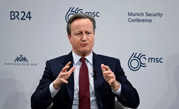 En su visita a Malvinas, David Cameron reiterará el compromiso del Reino Unido de defender el derecho de los isleños a la autodeterminación.
