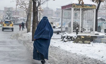 Uno de los principales puntos de controversia con los talibanes es la situación de las mujeres, impedidas de asistir a establecimientos educativos y sitios públicos. 