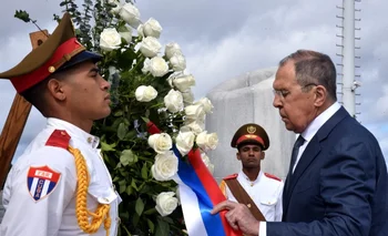 Como parte del programa oficial, Serguéi Lavrov depositó una ofrenda floral ante el monumento a José Martí, el héroe nacional de la independencia de Cuba.