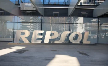 Repsol recorta un 25,5% su beneficio en 2023, hasta los 3.168 millones de euros.