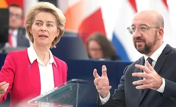 Charles Michel, presidente del Consejo Europeo, con Ursula Von der Leyen, presidenta del organismo. 