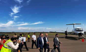 Inauguración del Aeropuerto Internacional de Salto; llegan el presidente Luis Lacalle Pou, el secretario de Presidencia, Rodrigo Ferrés, el ministro de Defensa, Javier García