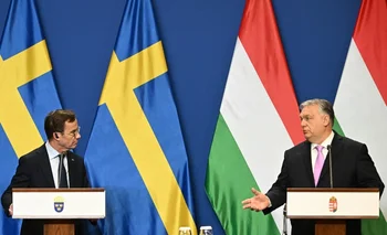 El primer ministro sueco Ulf Kristersson (Izq.) y su homólogo húngaro Viktor Orban hicieron el anuncio durante una conferencia conjunta en Budapest. 