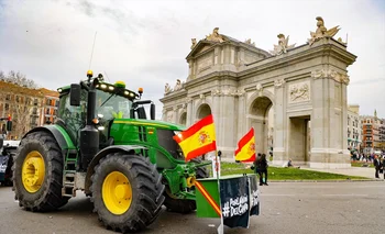 Tractores cortan el paso en Madrid.