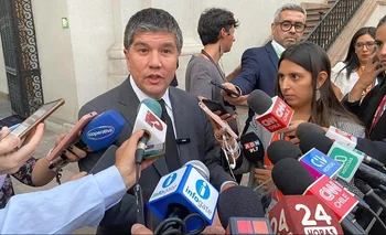 El subsecretario del Interior, Manuel Monsalve, reconoció que el gobierno de Chile “está abierto a todas las hipótesis” y mantiene “contactos” con las autoridades venezolanas. 