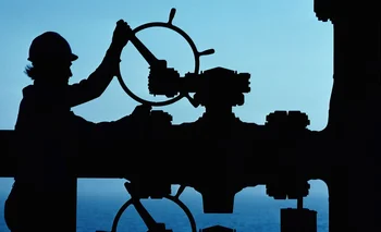 Imagen de archivo de un trabajador de un gasoducto