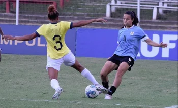 Esperanza Pizarro de Uruguay ante Ecuador