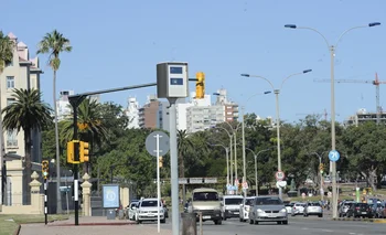 Radar de velocidad en la rambla de Montevideo