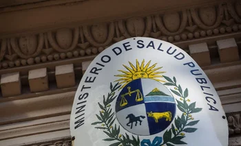 Escudo Nacional en la fachada del Ministerio de Salud Pública
