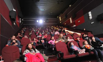 El recorte de las vacaciones de julio afectaría a cines y teatros para niños.