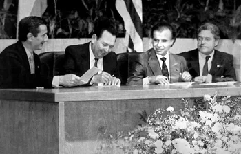 Los presidentes de Brasil, Fernando Collor de Mello, de Paraguay, Andrés Rodríguez, de Argentina, Carlos Menem, y de Uruguay, Luis Alberto Lacalle, en la firma del Tratado de Asunción el 25 de marzo de 1991